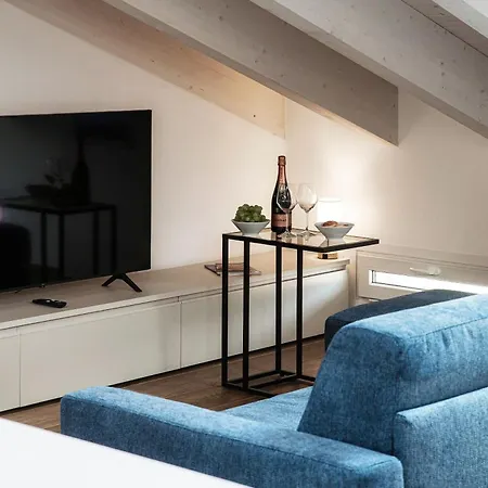 Amazing Attic On Harbour Côme