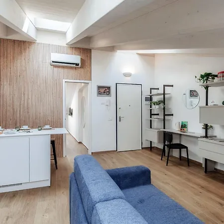 Amazing Attic On Harbour Côme