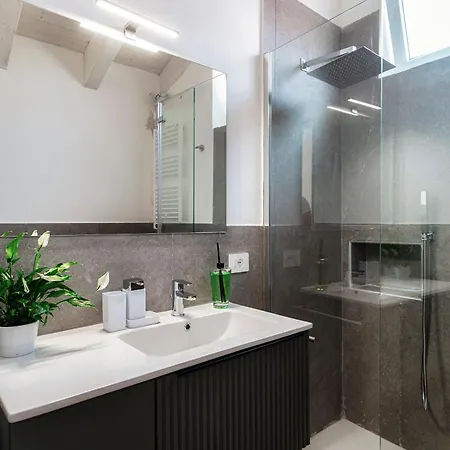 Amazing Attic On Harbour Appartamento Côme