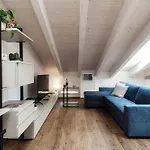 Amazing Attic On Harbour