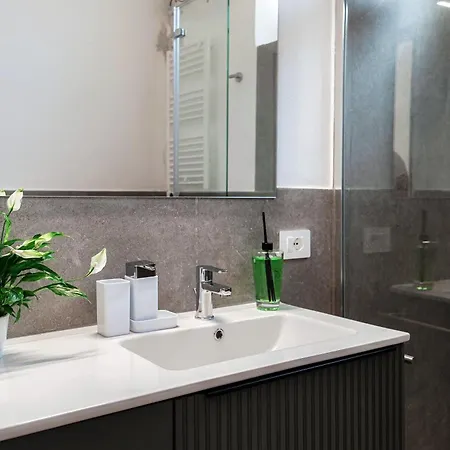 Amazing Attic On Harbour * 科莫