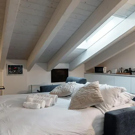 Amazing Attic On Harbour شقة كومو