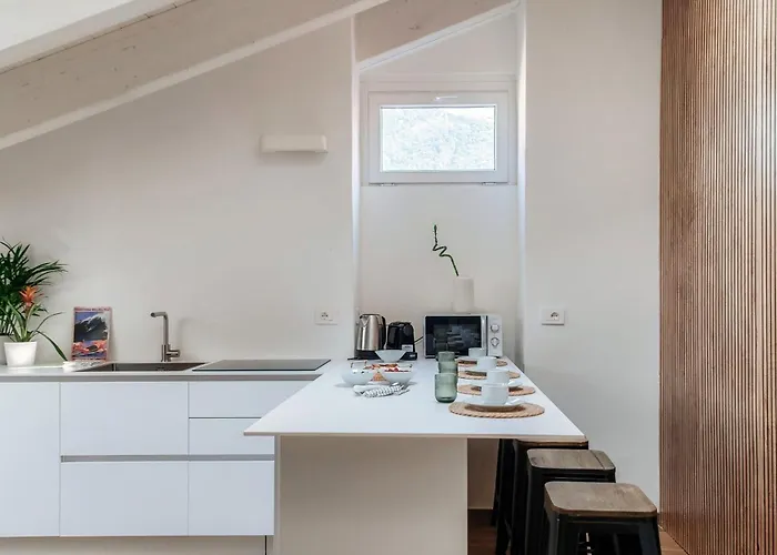 Daire Amazing Attic On Harbour Como