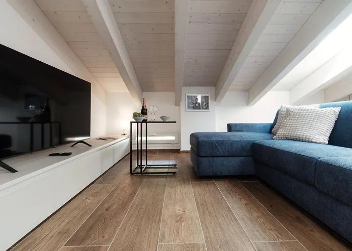 아파트 Amazing Attic On Harbour 코모