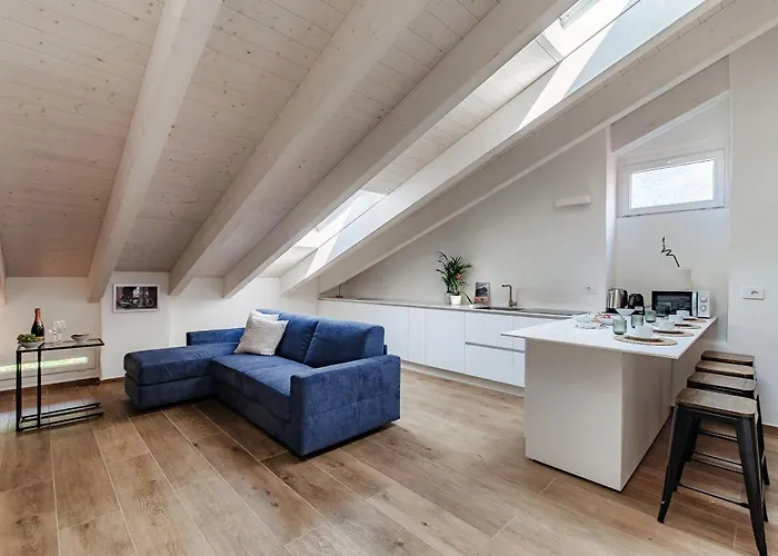 Amazing Attic On Harbour *
