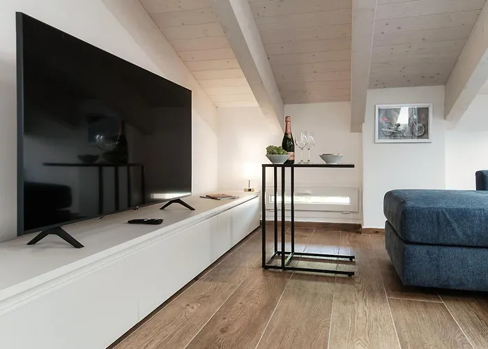 Amazing Attic On Harbour Апартаменты