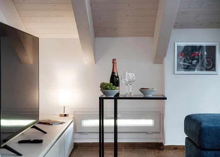 Amazing Attic On Harbour