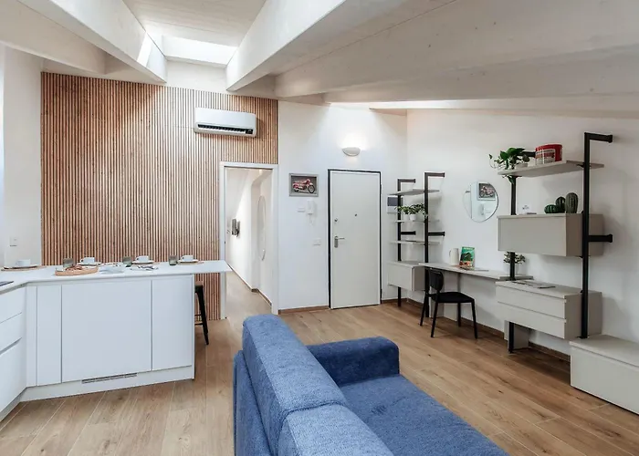 Amazing Attic On Harbour Комо