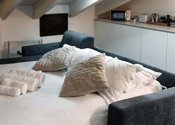 Amazing Attic On Harbour Комо